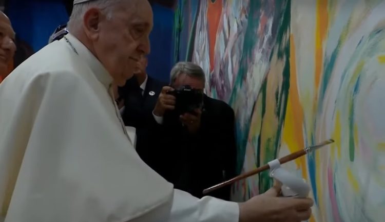 Papa Francisc a făcut ultimele retuşuri pe o pictură murală de 3 km lungime care inspiră unitatea tinerilor