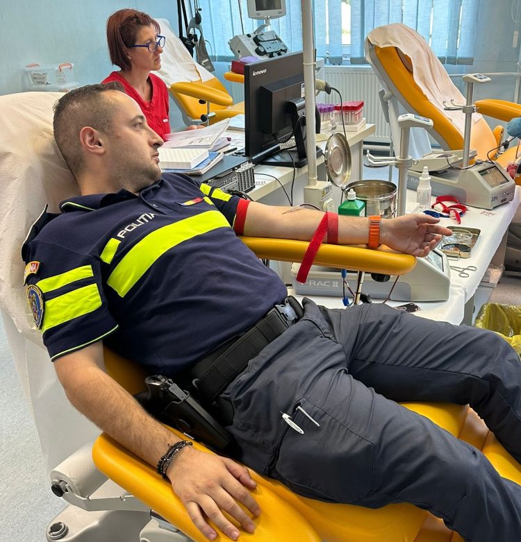 Gest de solidaritate. Polițiștii maramureșeni s-au mobilizat şi au donat sânge pentru persoanele rănite în explozia de la Crevedia