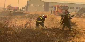 Pompierii români au ajuns în Grecia şi intervin deja pentru stingerea unui incendiu în Alexandroupolis