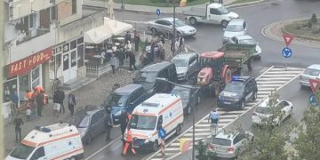 Bătaie în plină stradă la Câmpia Turzii. Cinci persoane au ajuns la spital
