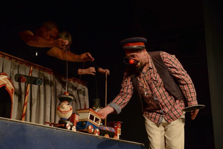 Sâmbătă, cu spectacolul Locomotivoara leneşă, începe noua stagiune la Teatrul de Păpuşi din Baia Mare