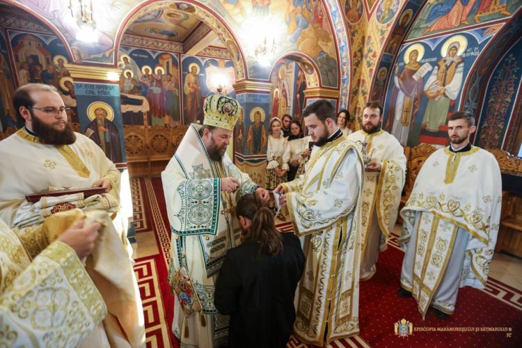 Slujire arhierească şi hirotonie întru diacon, la Paraclisul Episcopal