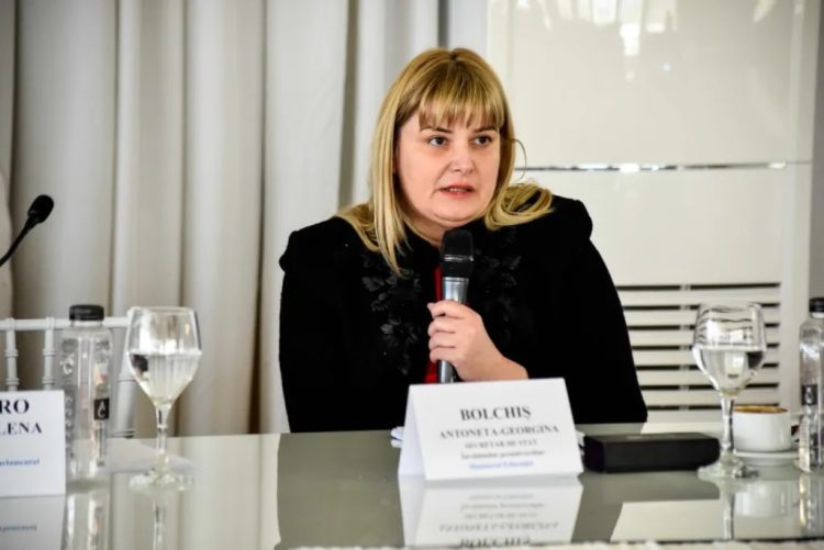 Să-i îndreptăm pe cei strâmbi. Nimeni n-a știut de ce a fost pusă!