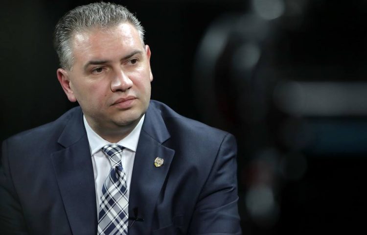 Din ce în ce mai rari! Încă un parlamentar părăsește PNL! Sigur îl urmează și Robert Sighiartău!