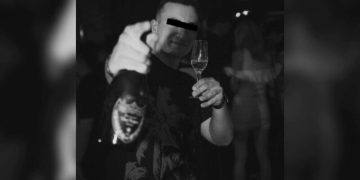 Polițistul care vindea droguri în uniformă avea „antecedente”. Ce fapte a comis și cum l-au găsit mascații la o descindere