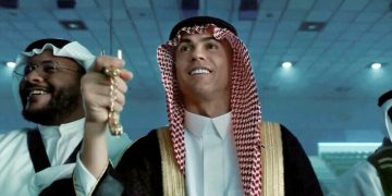 Cristiano Ronaldo, așa cum nu a mai fost văzut vreodată. Fotbalistul s-a îmbrăcat într-un costum tradițional saudit