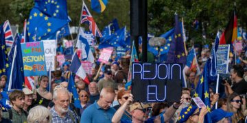 Manifestație de amploare pro-UE și anti-Brexit la Londra. Oamenii militează pentru o revenire în blocul comunitar