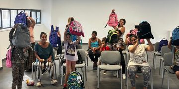 Ghiozdane distribuite pentru școlarii „speciali” din Baia Mare