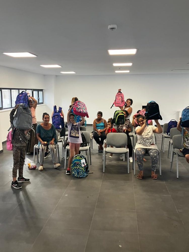 Ghiozdane distribuite pentru școlarii „speciali” din Baia Mare