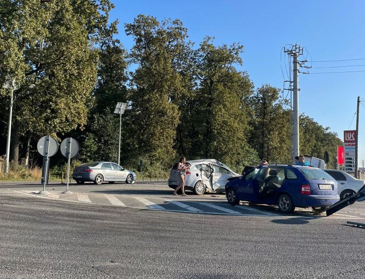 Cum s-a produs accidentul de circulaţie de la Hideaga. Patru persoane, printre care un copil de 5 ani, au ajuns la spital