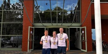 Înot Masters. Sportivii Clubului Gold Stars Baia Mare au adus acasă 15 medalii, dintre care opt de aur, de la Campionatul Internațional de la Debrecen