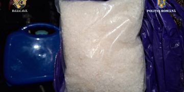 O femeie circula cu maşina pe străzile Clujului cu 1 kilogram de droguri în loc de roată de rezervă