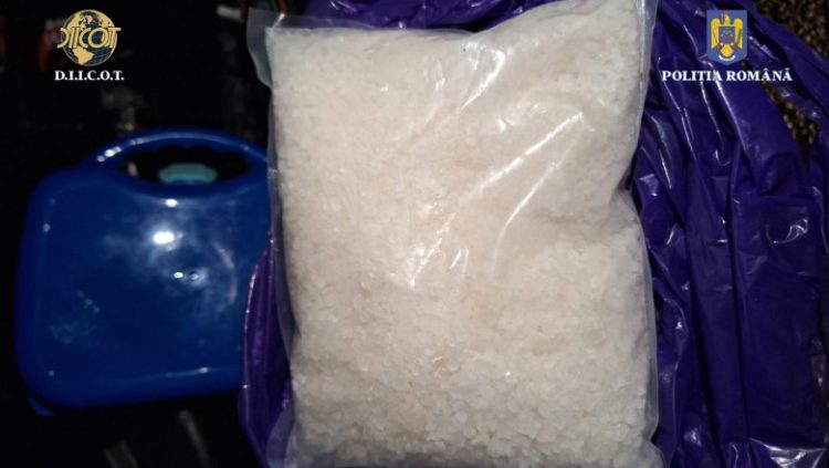 O femeie circula cu maşina pe străzile Clujului cu 1 kilogram de droguri în loc de roată de rezervă