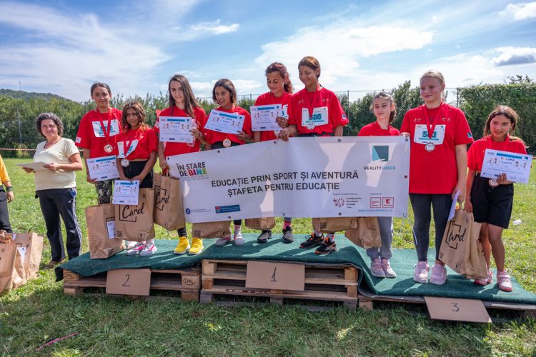 400 de copii au alergat pentru un viitor mai bun prin educație Ștafeta pentru Educație de la Coroieni ediția a III-a