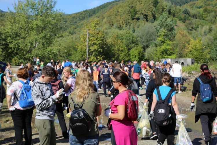 Maramureșul din nou în frunte la mobilizare și implicare: mii de participanți la cea mai mare acțiune de ecologizare Let’s Do It, Romania 2023!