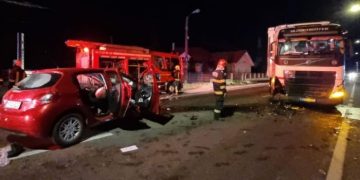 Accident mortal în Satu Mare. Impact între un autoturism şi un autocamion