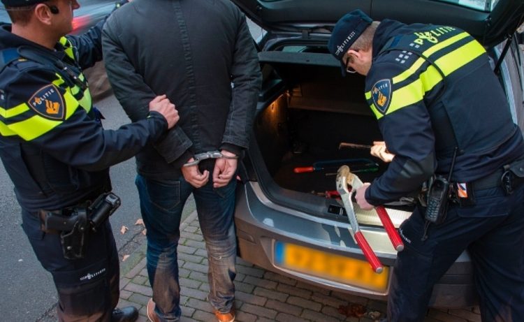 Anchetă în Spania. 23 de români și bulgari, arestați pentru trucare de meciuri și fraudarea caselor de pariuri