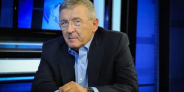 PNL şi PSD zic că vor să păstreze stabilitatea ţării pentru a o exploata în continuare aşa cum vor ei