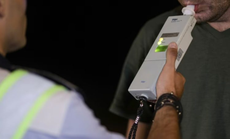 România lucrului bine eșuat! Un polițist beat și drogat a încercat să pună vina pe altcineva după ce a făcut un accident rutier!