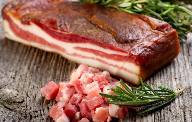 Focar de botulism după ce mai mulţi oameni au mâncat şuncă de porc