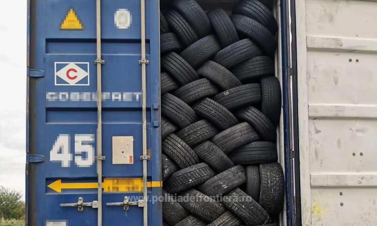 Aproape zece tone de cauciucuri uzate provenite din Germania, oprite la intrarea în țară