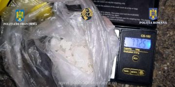 80 de grame de substanțe interzise descoperite de poliţiştii de frontieră într-o mașină