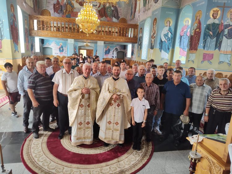 Părintele Alexandru Câmpeanu, fost paroh al Parohiei Făurești, aniversat la împlinirea vârstei de 80 de ani și 55 de ani de slujire preoțească