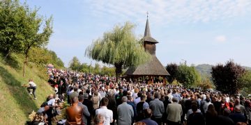 Zece mii de oameni la Hramul Mănăstirii Rohița