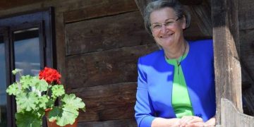 LA MULȚI ANI, DOAMNA DOCTOR VIORICA CHERECHEȘ!