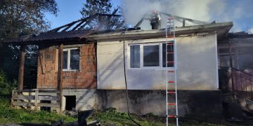 Să fim mai buni: Le-a ars casa și au nevoie de ajutorul nostru