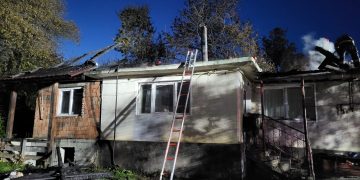 Apel umanitar. Să ajutăm familia din Groşi a cărei casă a fost distrusă de un incendiu de proporţii