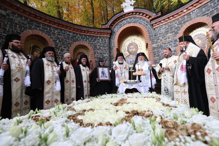 Nu-l vom uita niciodată pe Înaltpreasfințitul Părinte Arhiepiscop Justinian Chira: Se împlinesc 7 ani, de la mutarea la Domnul