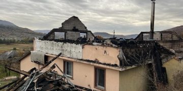 Omenia nu se pierde: Donație considerabilă pentru reconstrucția casei unei familii din Țara Lăpușului. Ajută și tu