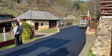 Lucrări de modernizare și asfaltare pe strada Rodinii, Săbișa. FOTO