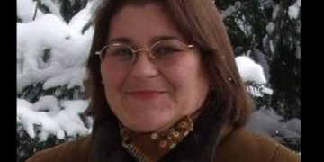 Doliu la Colegiul Național „Vasile Lucaciu”. Pios omagiu la trecerea la cele veşnice a profesoarei Flavia Marincaş