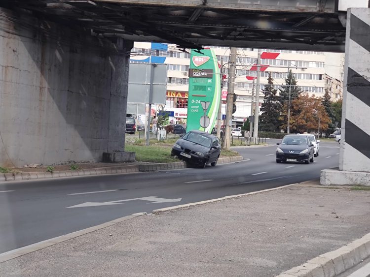 Accident rutier, sub podul CFR din Baia Mare