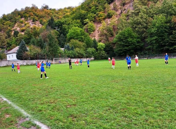 Meci spectaculos făcut de junioarele U15! ACS Fotbal Feminin Baia MareU15 – CS United BihorU15 6-5 (4-2). Andreea Cândea a marcat 5 goluri