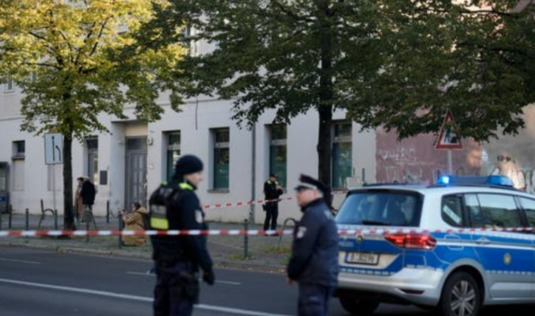 Zeci de dube de poliție, mobilizate la protestele violente pro-palestiniene. Marșul planificat duminică, interzis