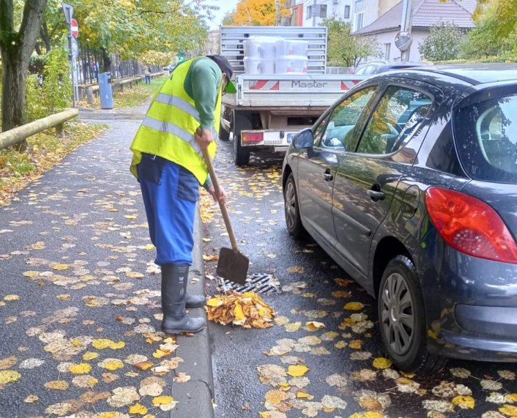 Rețelele de apă și canalizare se întrețin prin operațiuni de revizii tehnice, de spălare și de curățare