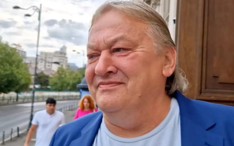 Dănuț Lupu,  fost fotbalist din Generația de Aur, condamnat definitiv la închisoare. A fost dat în urmărire