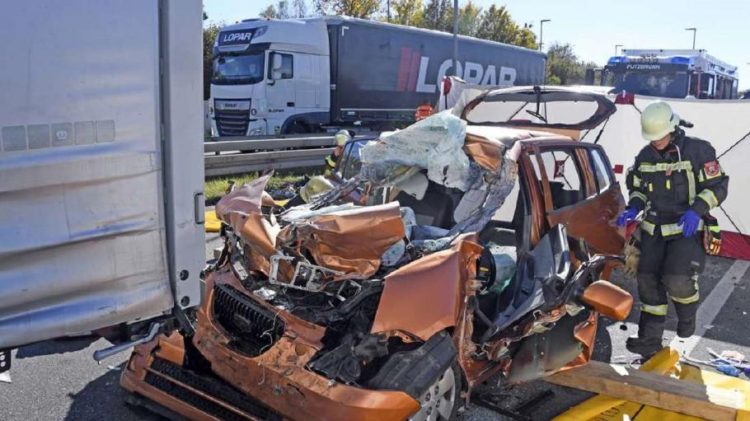 Accident înfiorător în Germania. Un tânăr a murit pe loc, după ce a intrat cu viteză sub un TIR condus de un român