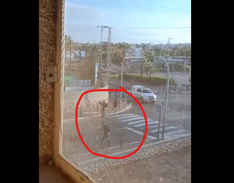 STARE DE RĂZBOI ÎN ISRAEL: Palestinieni înarmați au deschis focul. Zeci de rachete au fost trase din Fâșia Gaza. VIDEO