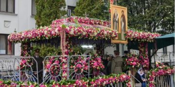 Mii de credincioși au ajuns la Iași pentru a participa la pelerinajul închinat Sfintei Parascheva