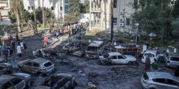 Premierul britanic anunță că explozia de la spitalul din Gaza a fost cauzată de o rachetă lansată de teroriști chiar din Gaza. The New York Times își cere scuze pentru modul în care a relatat despre explozie