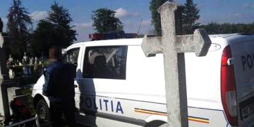 DRAMATIC: Un poliţist s-a împuşcat la mormântul fiicei sale