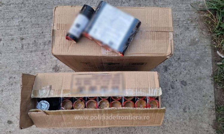 Petarde fără documente legale, depistate într-un microbuz în PTF Siret