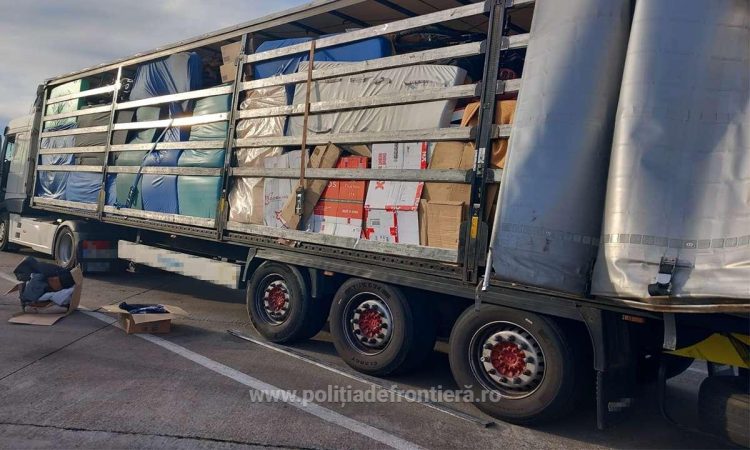 Peste 11 tone de deșeuri, oprite la intrarea în țară. Produsele second urmau să ajungă la o firmă din Maramureş