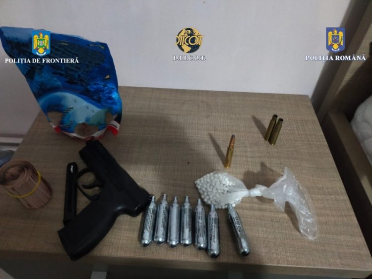 Percheziţii în Maramureş la un grup infracţional organizat şi trafic de droguri