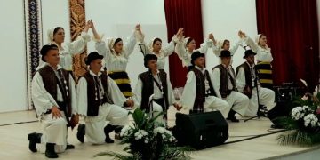 Curs de dans popular la Casa de Cultură „Victoria Darvai” din Dragomireşti
