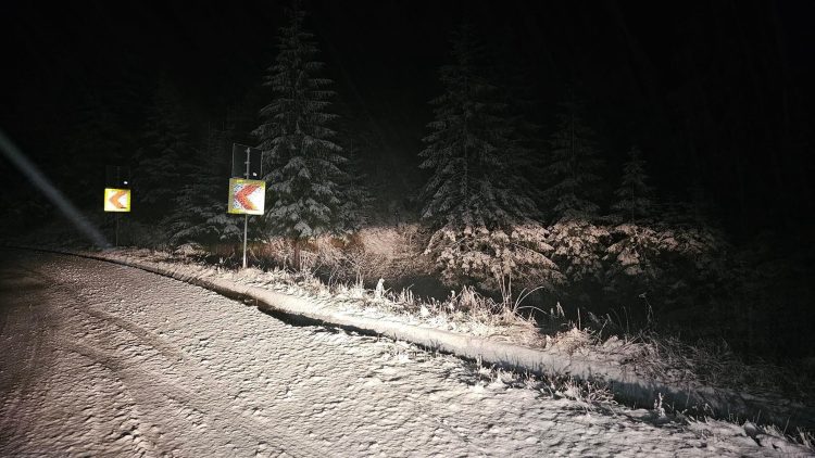 Iarna s-a instalat în Maramureş, a nins în Pasul Prislop. Un ciclon violent se va abate asupra ţării noastre